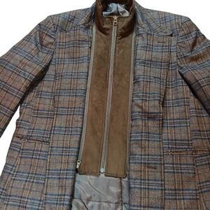 Paul Fredrick insulated wool coat. Size XL in excellent condition. W/removable v